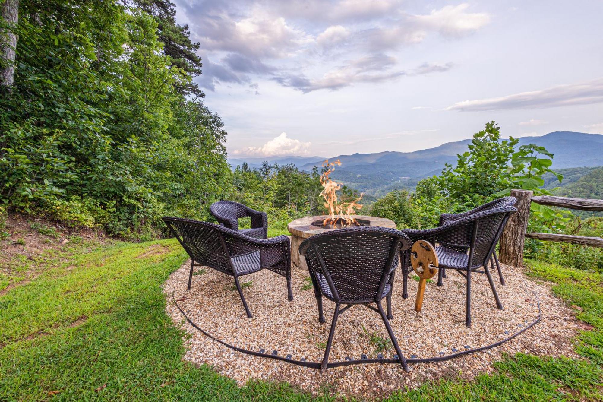 Stunning Mtn. Views! 4Br With All The Amenities! - Vista Vibes- Брайсън Сити Екстериор снимка