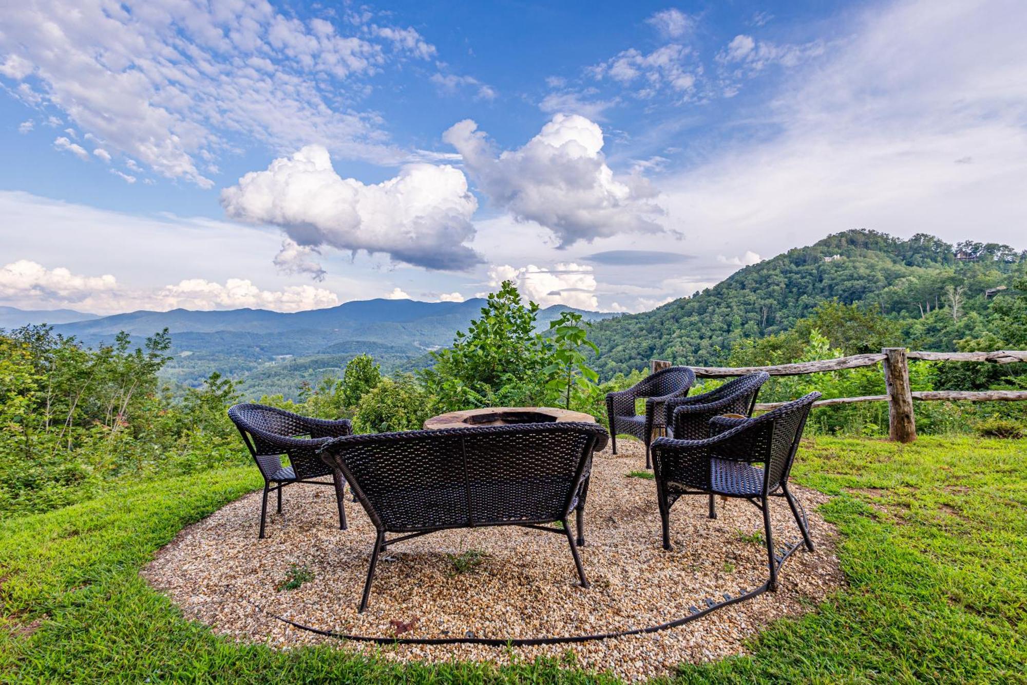Stunning Mtn. Views! 4Br With All The Amenities! - Vista Vibes- Брайсън Сити Екстериор снимка